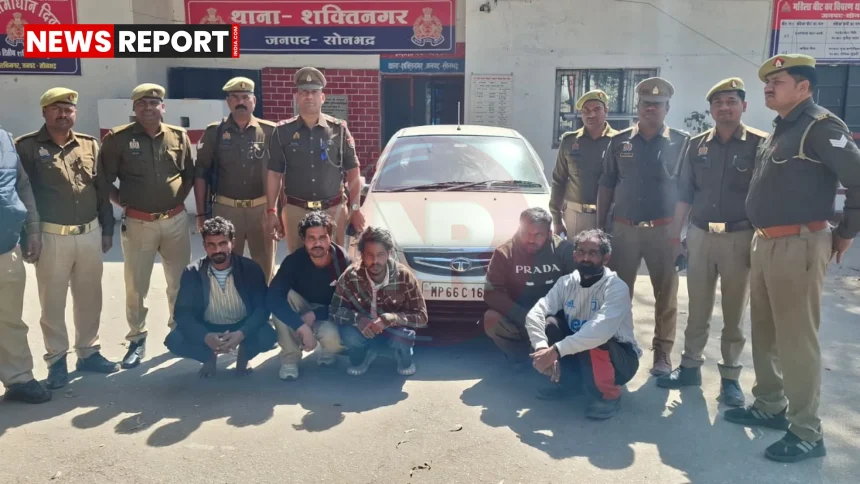 सोनभद्र पुलिस द्वारा चोरी की कार और गिरफ्तार किए गए अंतरराज्यीय गिरोह के 5 सदस्य