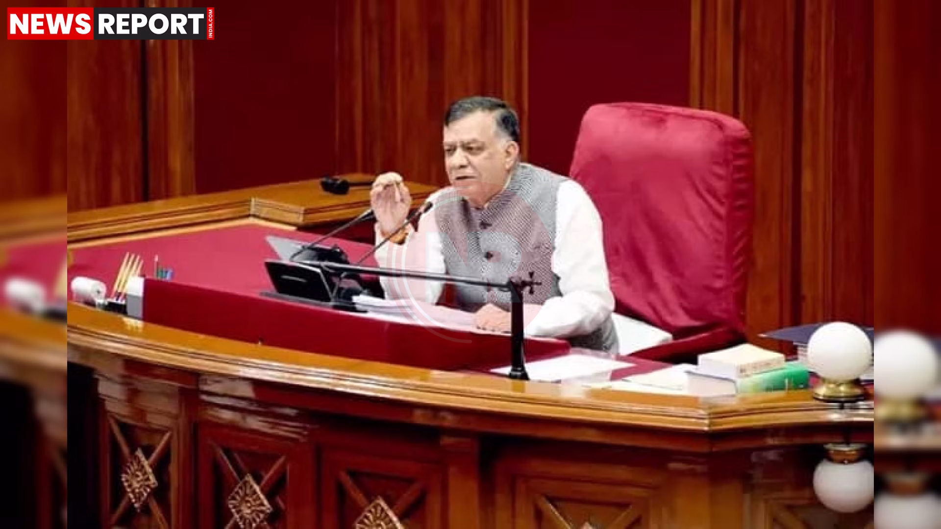 उत्तर प्रदेश विधानसभा सत्र के दौरान अध्यक्ष सतीश महाना और विधायक