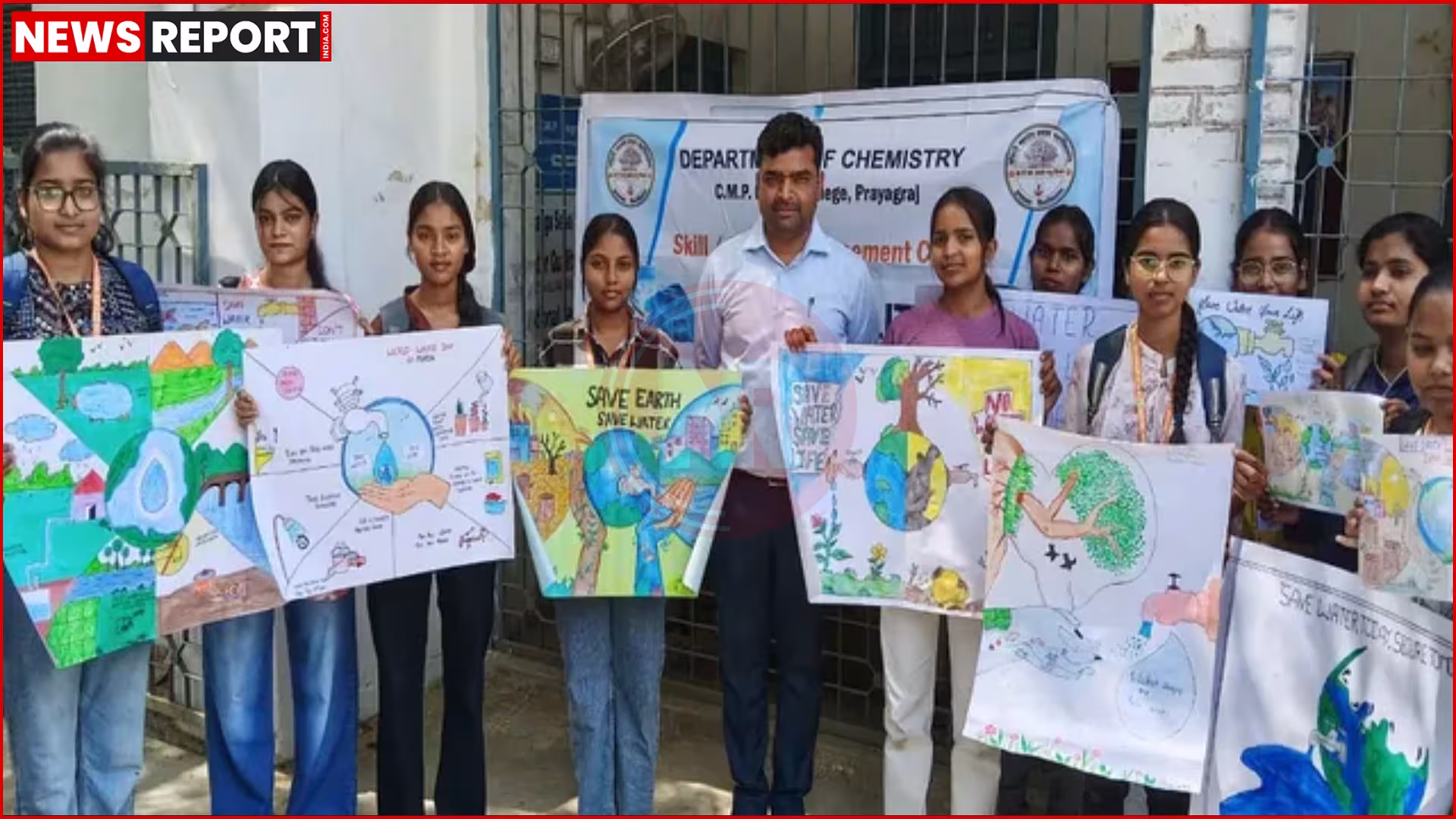 सीएमपी डिग्री कॉलेज में विश्व जल दिवस पोस्टर प्रतियोगिता के दौरान छात्र