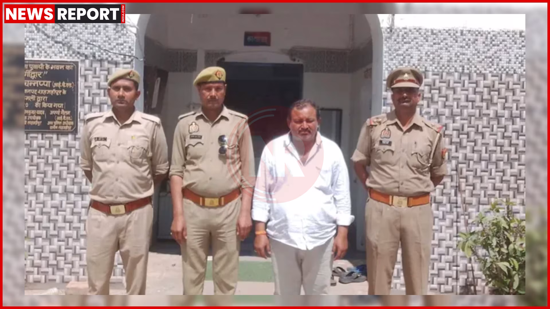 शाहजहांपुर पुलिस द्वारा गिरफ्तार किए गए संतोष पाठक की तस्वीर