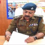 हरिद्वार में गो तस्करों पर कार्रवाई को लेकर पुलिस टीम की बैठक या अभियान की तस्वीर