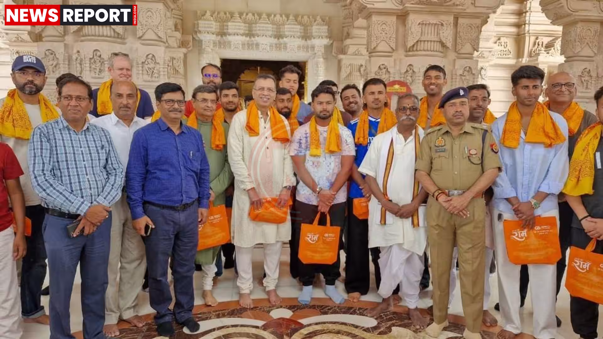 लखनऊ सुपर जायंट्स के खिलाड़ी अयोध्या में पूजा करते हुए