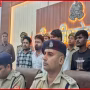 प्रयागराज पुलिस नकली नोटों के साथ आरोपी