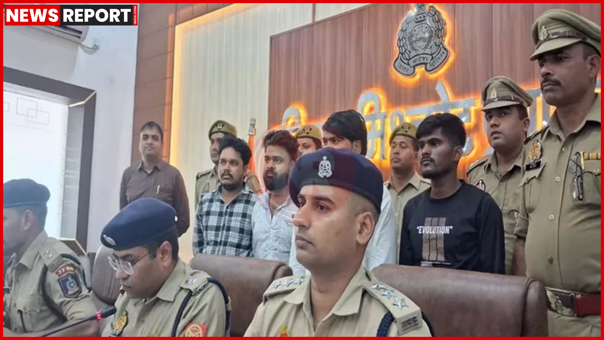 प्रयागराज पुलिस नकली नोटों के साथ आरोपी