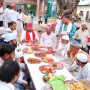 रामनगर में रोजा इफ्तार कार्यक्रम के दौरान विभिन्न समुदाय के लोग एक साथ