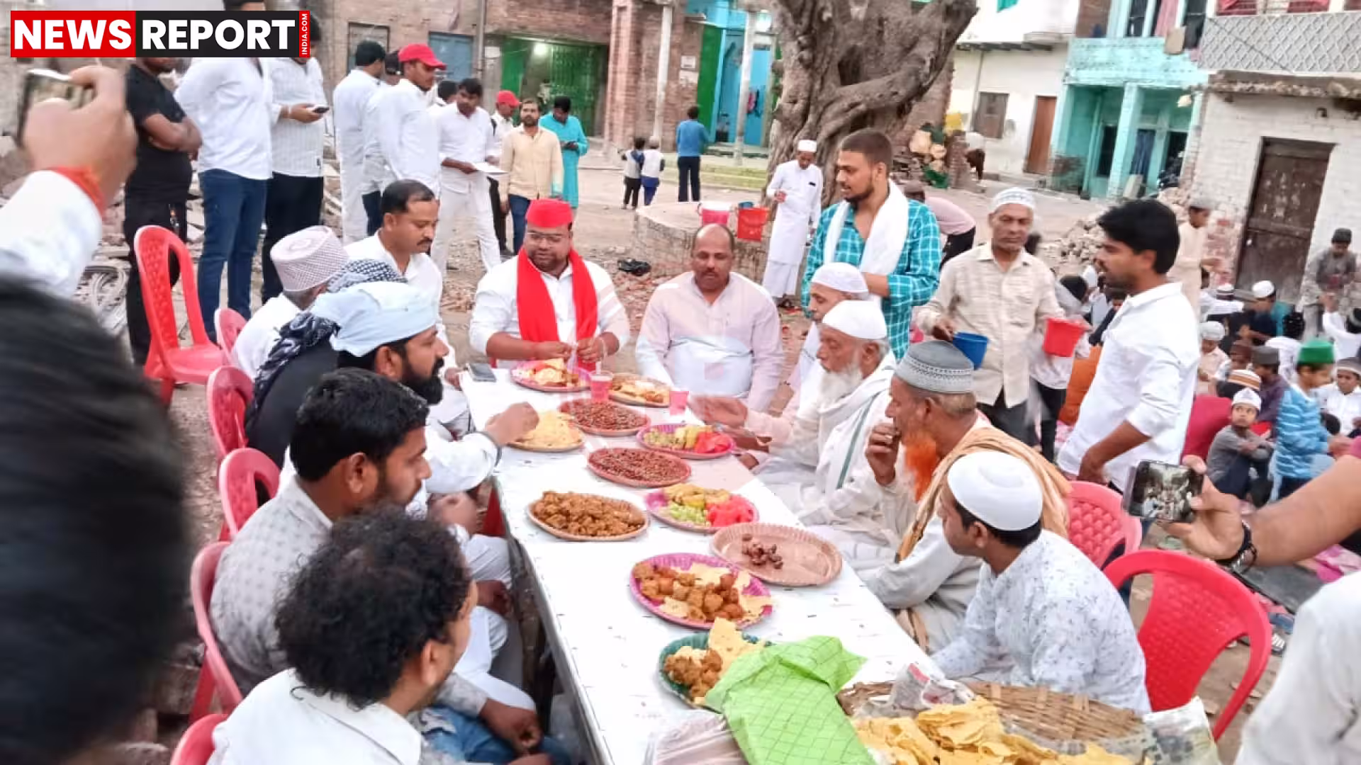 रामनगर में रोजा इफ्तार कार्यक्रम के दौरान विभिन्न समुदाय के लोग एक साथ