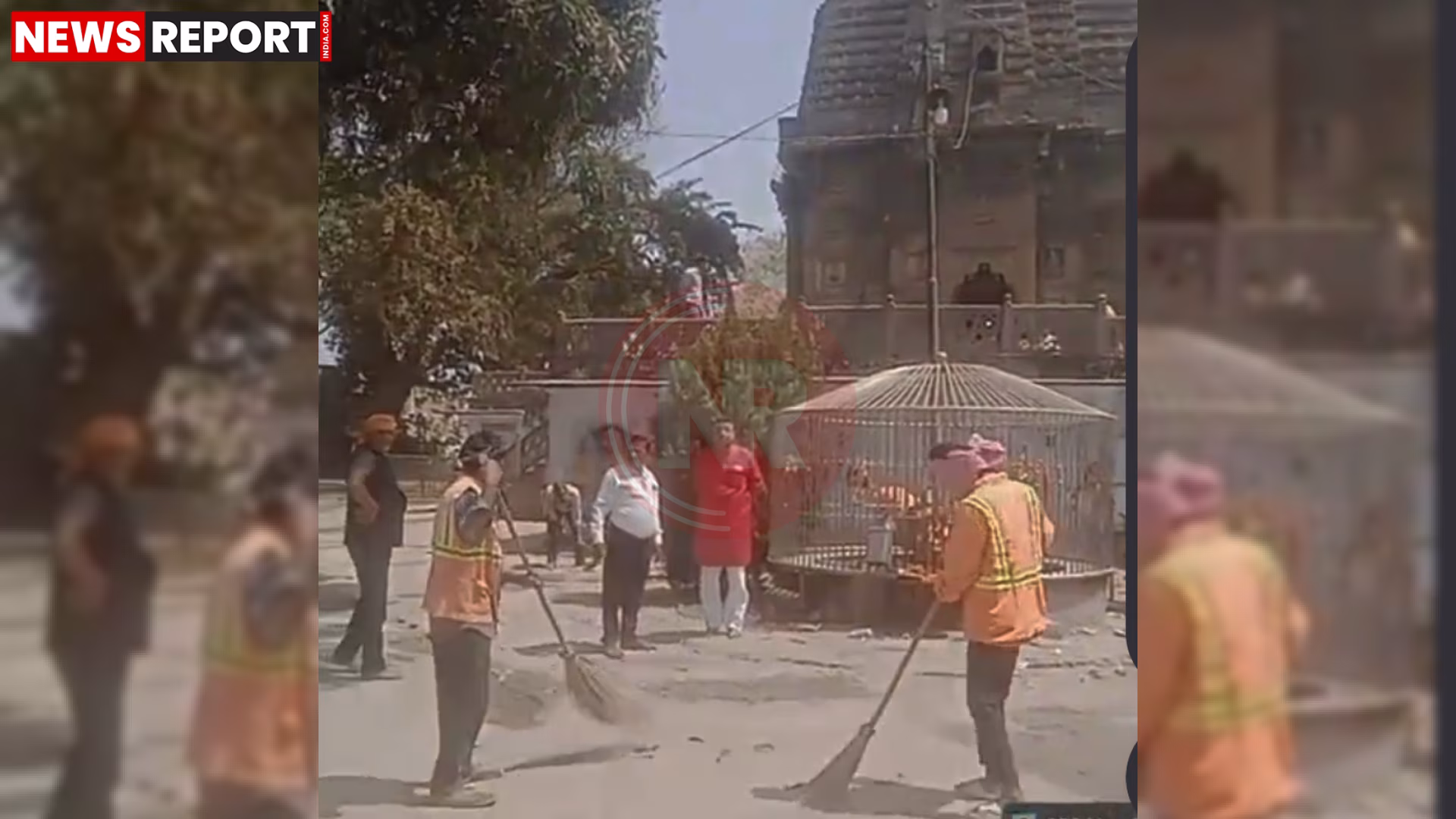 रामनगर में मंदिर और मस्जिद के पास सफाई करते कर्मचारी