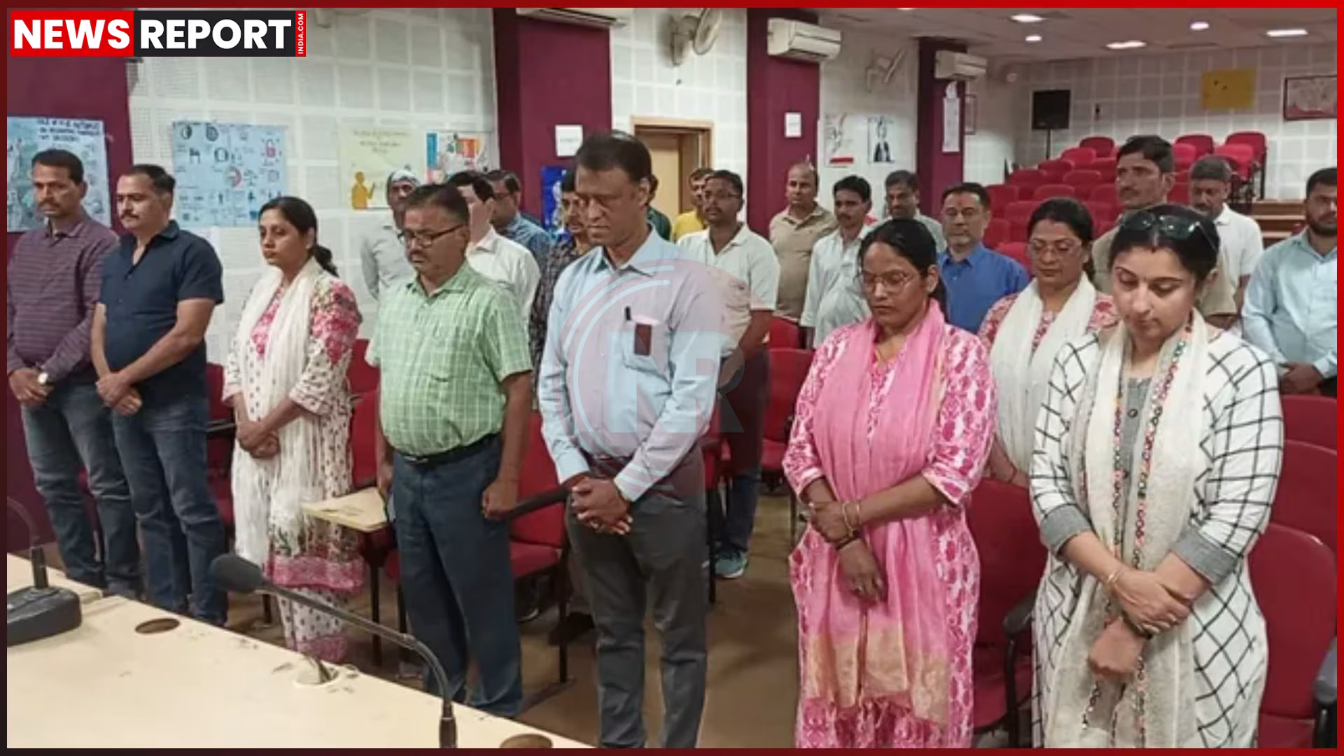 उदय प्रताप कॉलेज में शिक्षकों का विरोध प्रदर्शन और श्रद्धांजलि