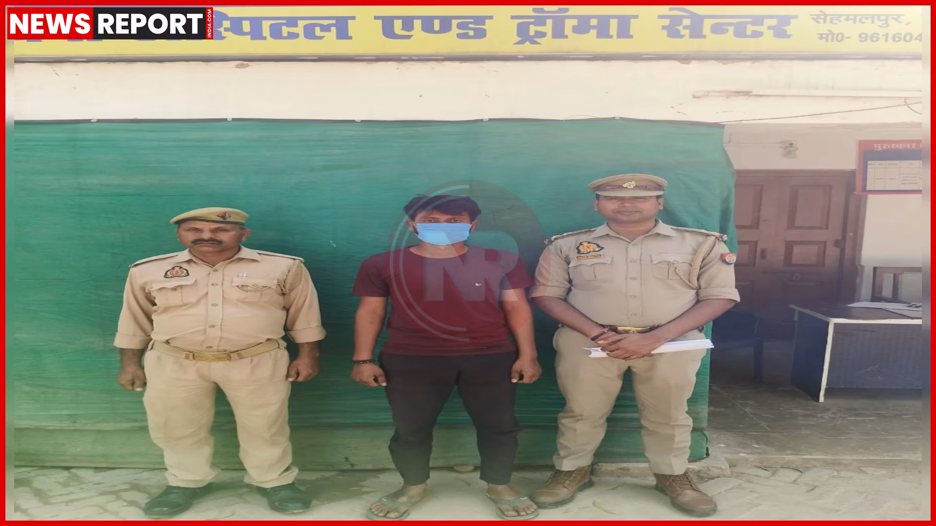 वाराणसी में दहेज हत्या मामले में गिरफ्तार आरोपी पति को ले जाती पुलिस