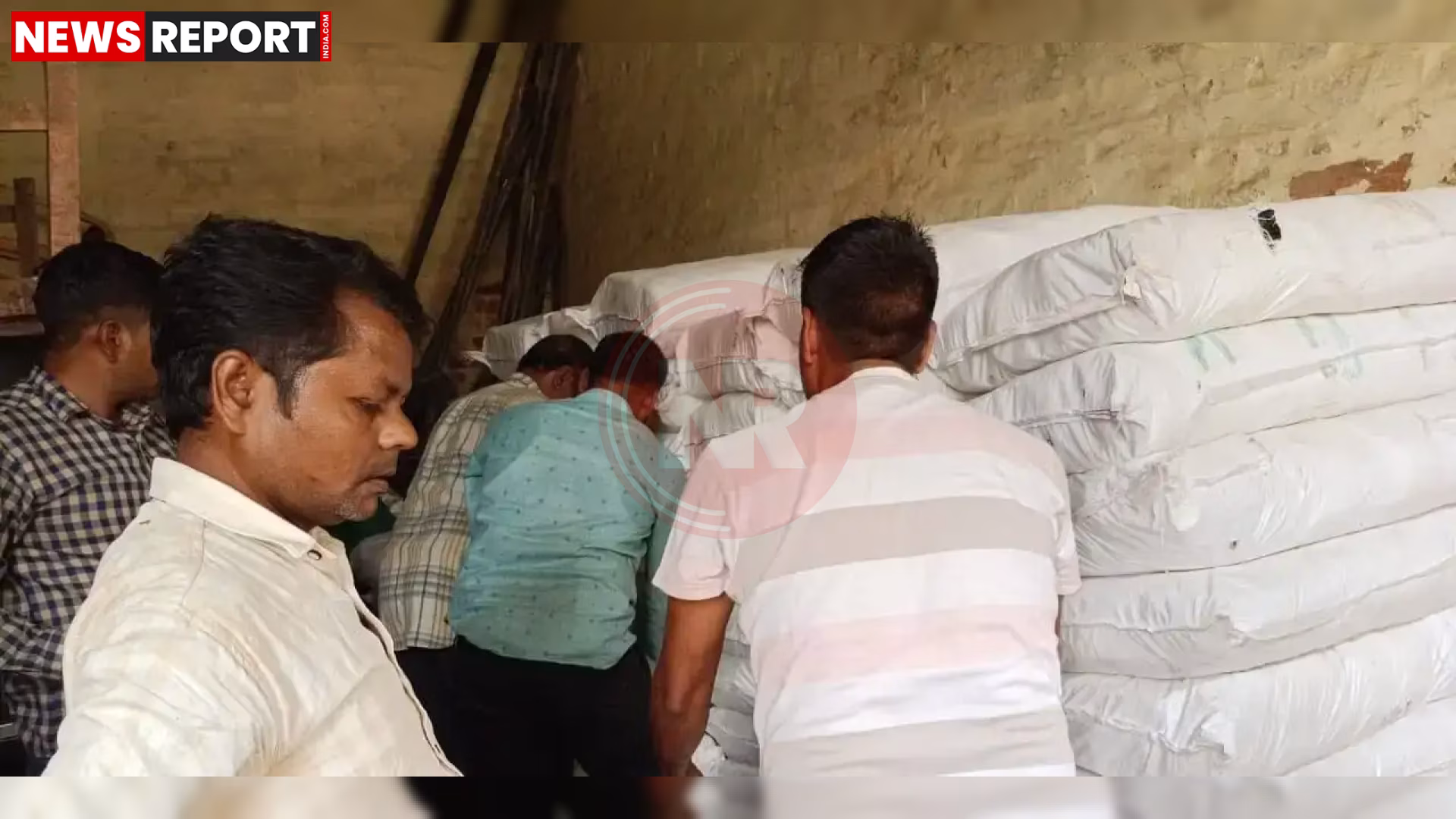 वाराणसी में ट्रक से प्रतिबंधित प्लास्टिक जब्त की कार्रवाई