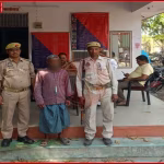 वाराणसी स्कूल परिसर में पुलिस द्वारा गिरफ्तारी