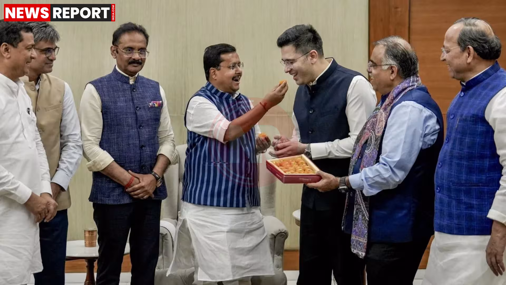 राघव चड्ढा और अन्य आप सांसदों का भाजपा में शामिल होते हुए