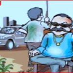 प्रयागराज में माफिया अशरफ की कुर्क जमीन पर अवैध निर्माण ध्वस्त करता बुलडोजर।