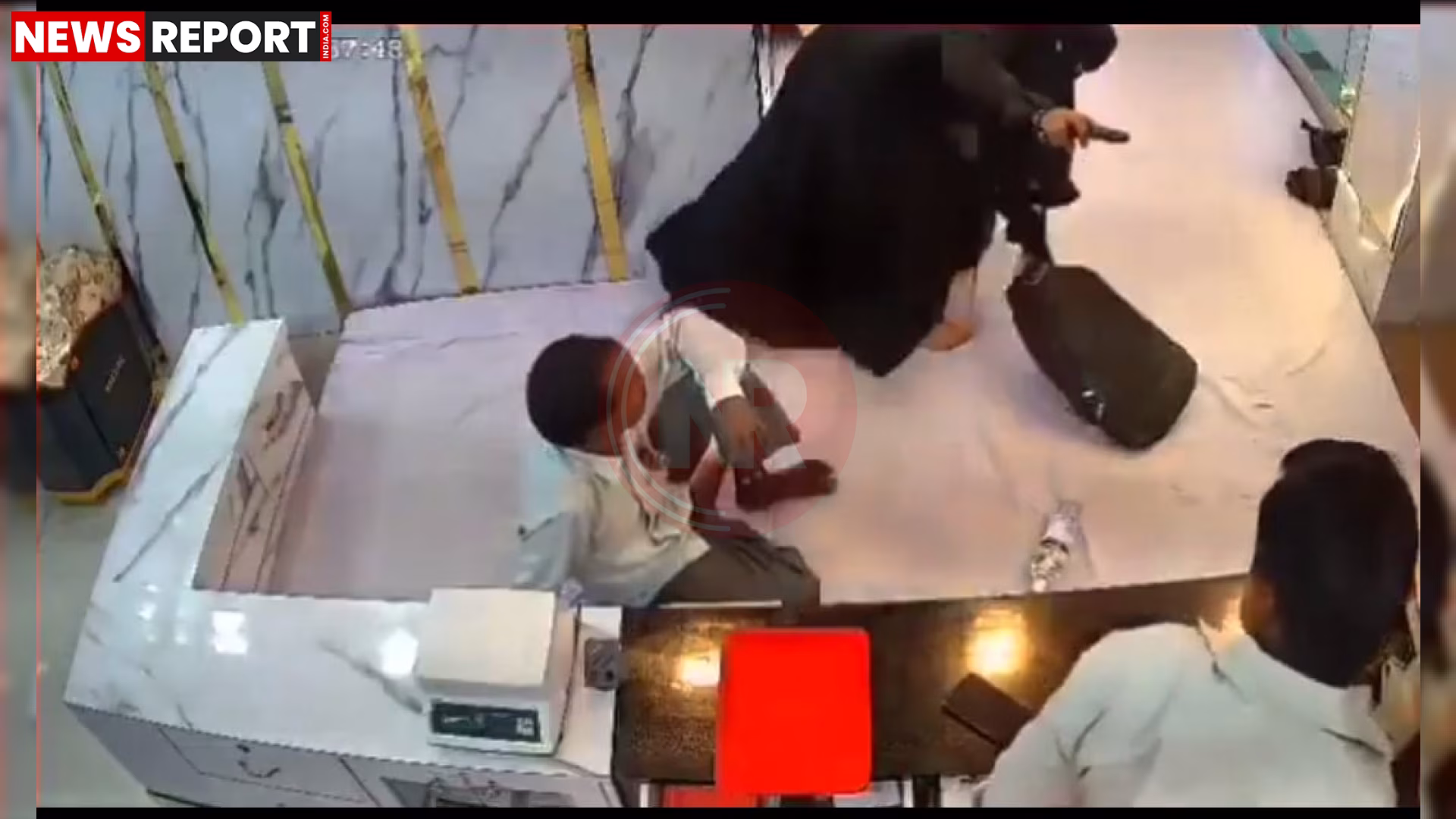 अयोध्या रुदौली में लूट की घटना का सीसीटीवी फुटेज
