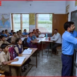 आजमगढ़ के उच्च प्राथमिक विद्यालय में इनवर्टर और बैटरी।