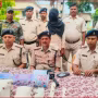 पुलिस द्वारा बरामद अर्धनिर्मित हथियार और हथियार बनाने के उपकरण