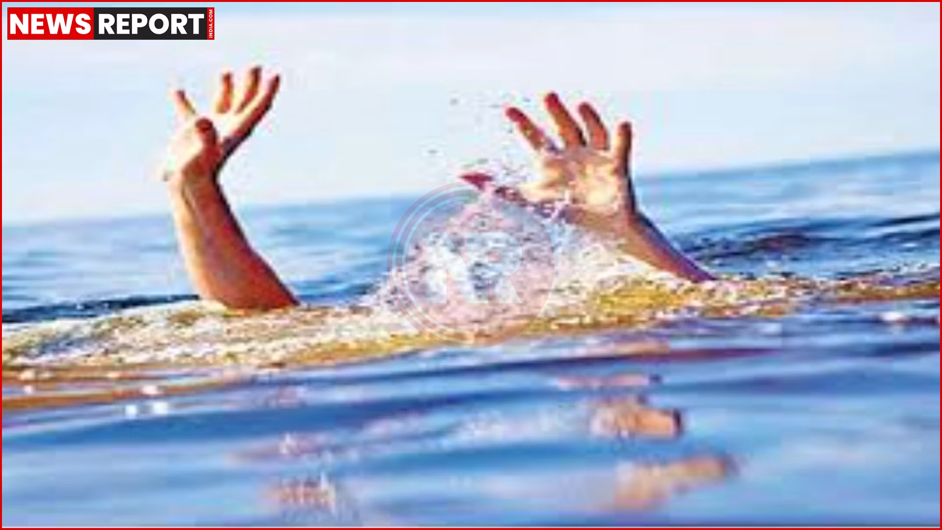 गोरखपुर में राप्ती नदी से एसडीआरएफ टीम द्वारा तीन युवकों के शवों को निकालते हुए।