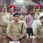 ज्ञानपुर में साइबर ठगी का नेटवर्क बेनकाब करते पुलिस अधिकारी