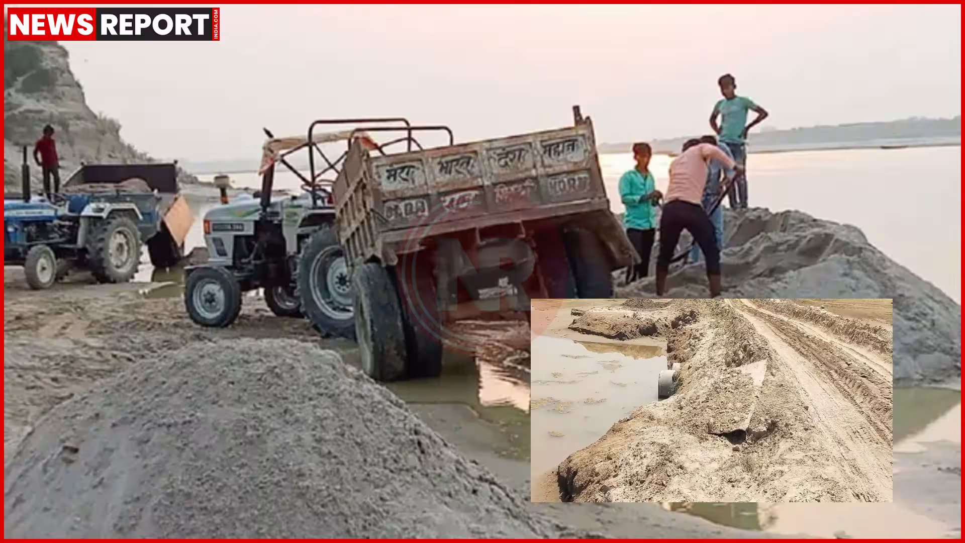 यमुना नदी के किनारे रेत का अवैध खनन करते लोग और नावें, पीछे ट्रक खड़े हैं।