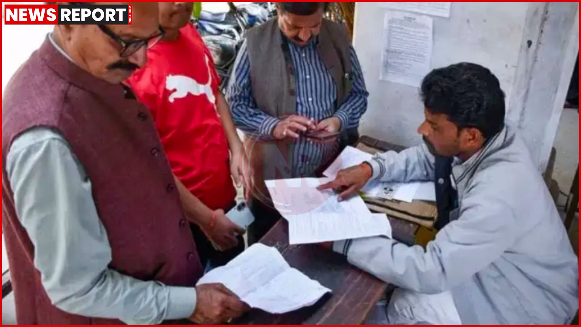 जनगणना 2027 के पहले चरण में घर-परिवार की जानकारी जुटाते गणनाकर्मी