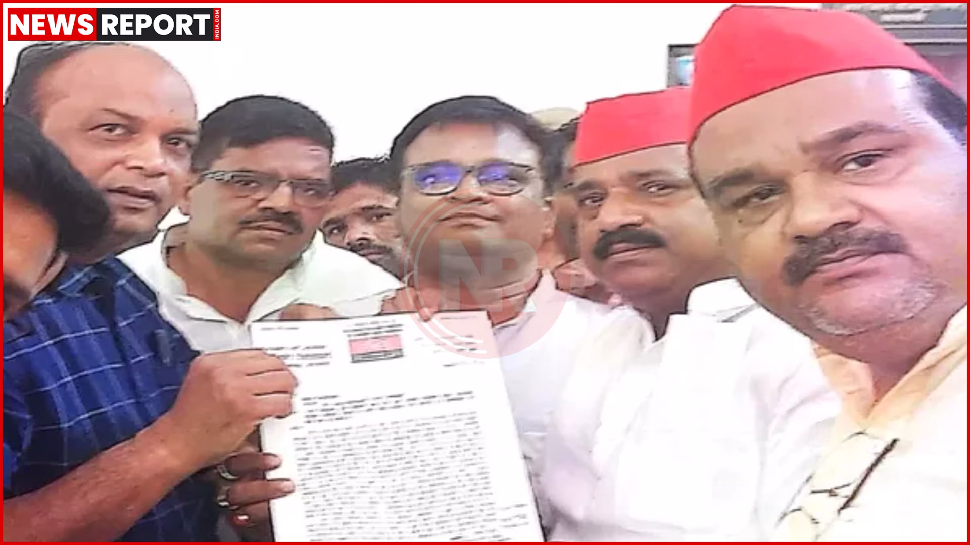 वाराणसी में निजी स्कूल फीस वृद्धि के खिलाफ सपा कार्यकर्ताओं का प्रदर्शन