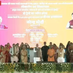 पीएम मोदी नारी शक्ति वंदन सम्मेलन को संबोधित करते हुए, मंच पर महिलाएँ