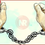 पुलिस हिरासत में कुख्यात शराब माफिया राजा साह को दिखाया गया