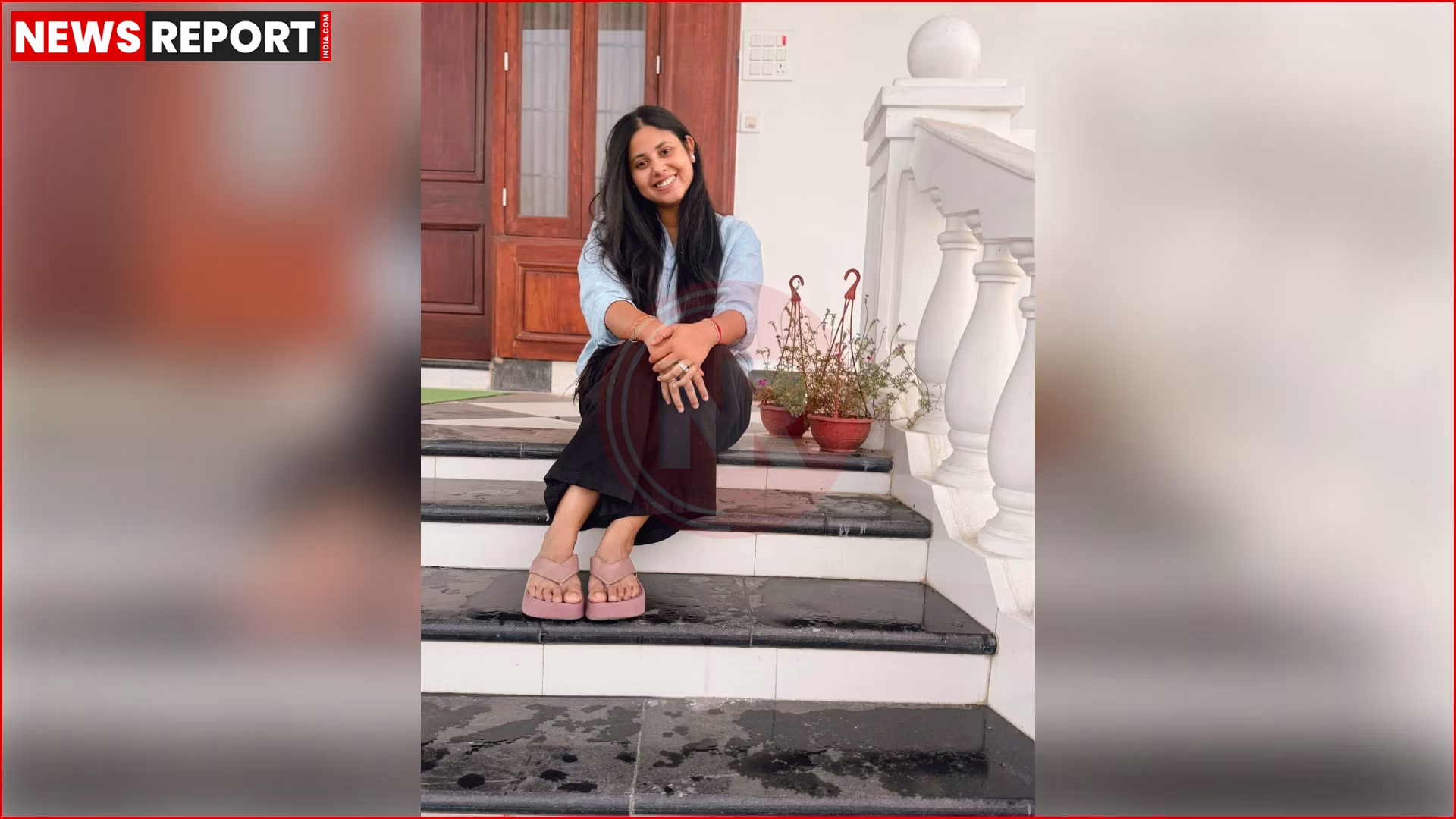 प्रिया सरोज अपने गांव में पारंपरिक अंदाज में