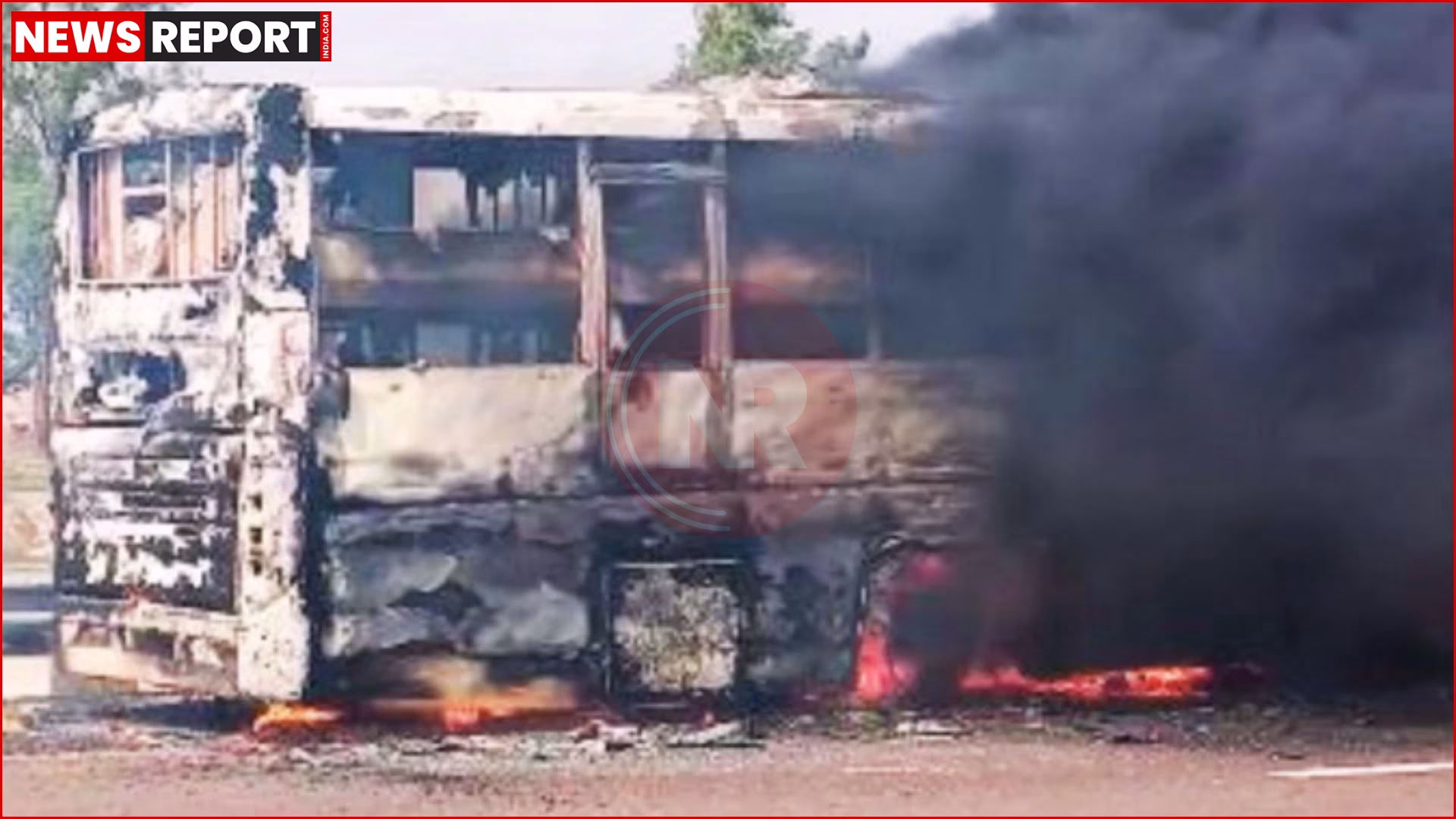 पूर्वांचल एक्सप्रेस वे पर धू-धूकर जलती बस की भयावह तस्वीर