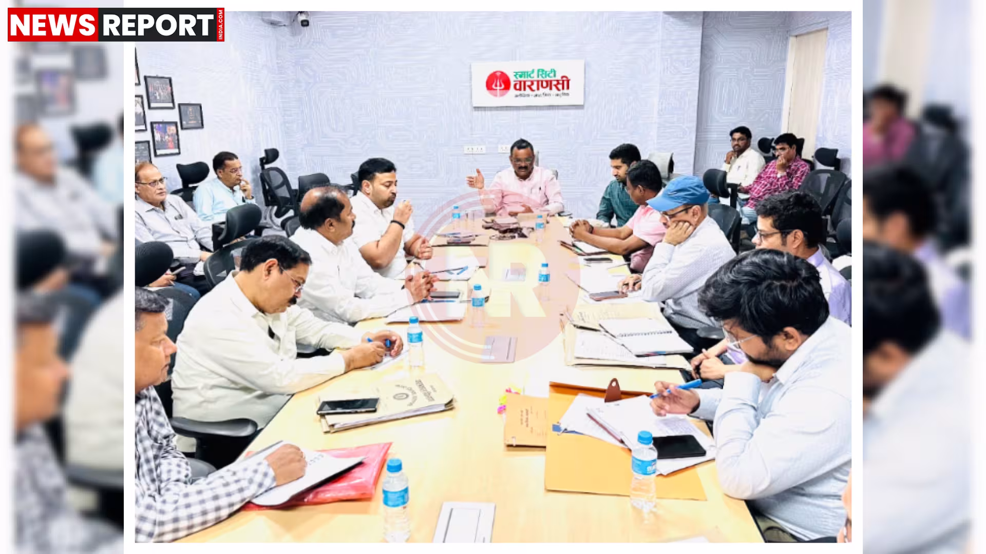 वाराणसी में स्वच्छता अभियान और नागरिक भागीदारी दिखाती तस्वीर