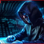 वाराणसी साइबर सेल के अधिकारी कंप्यूटर पर जांच करते हुए या पीड़ितों को पैसे वापस सौंपते हुए