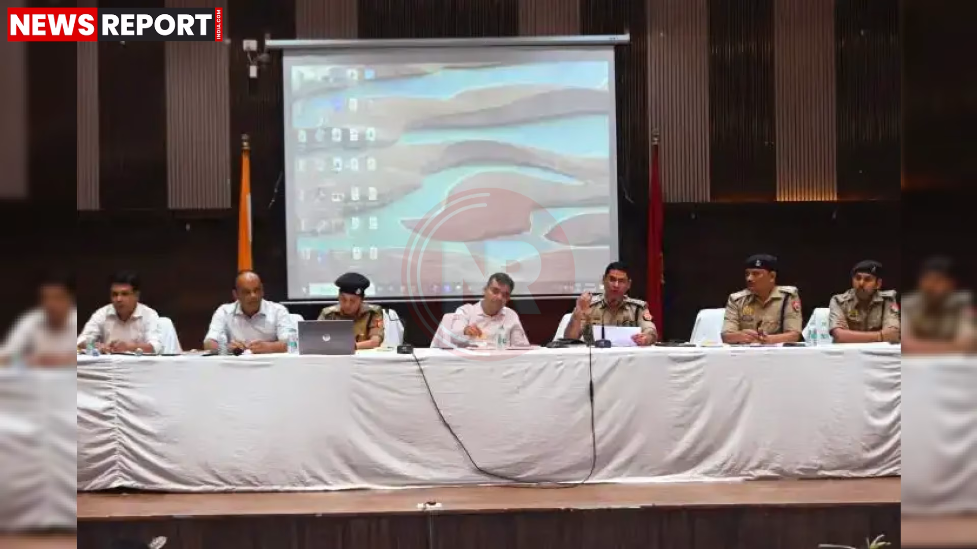 वाराणसी में होमगार्ड्स एनरोलमेंट परीक्षा 2025 की तैयारियों का जायजा लेते अधिकारी।