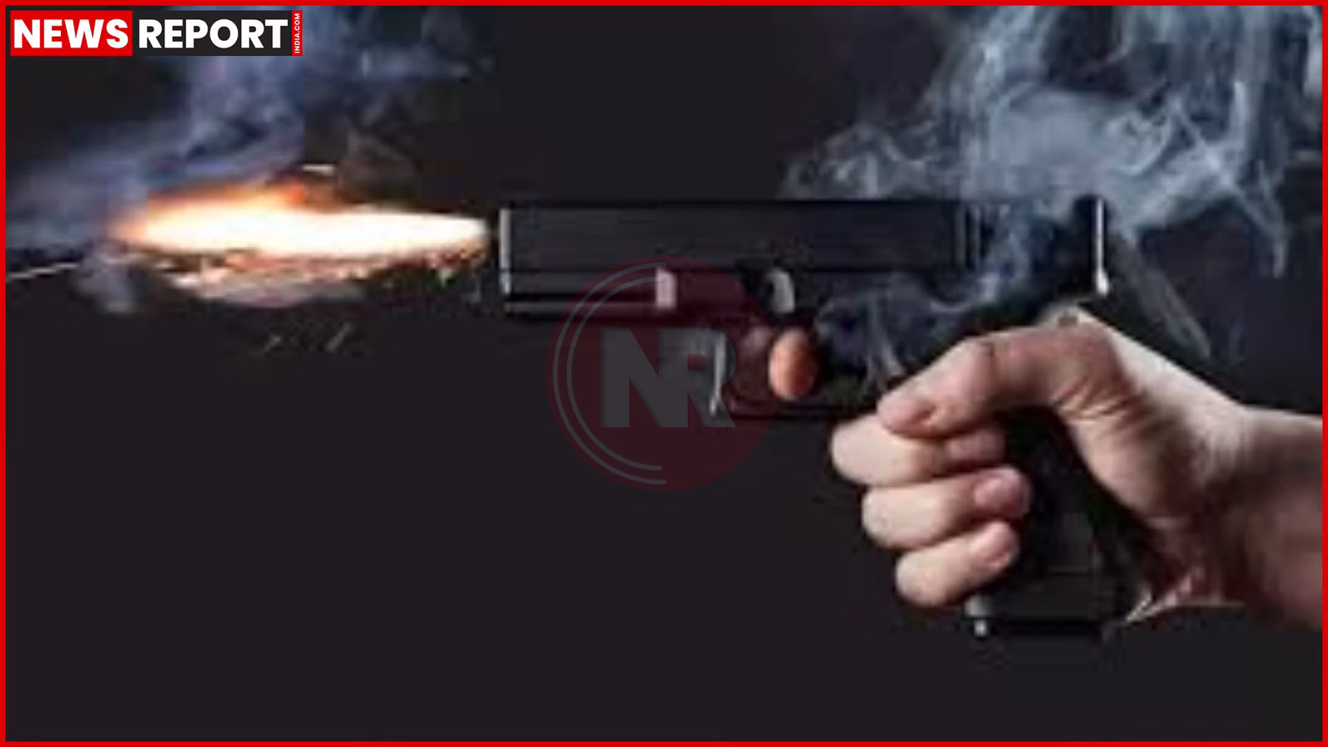 वाराणसी के होटल में हुई फायरिंग के बाद पुलिस जांच करते हुए