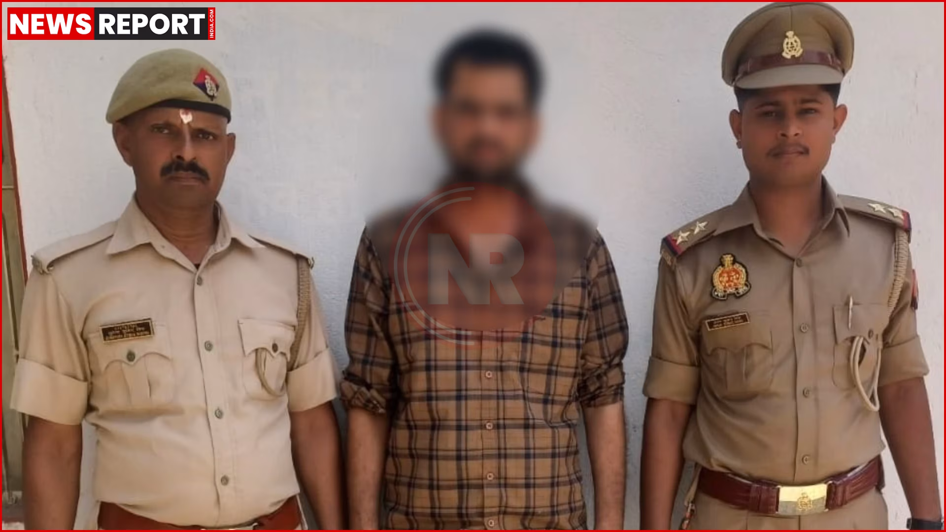 वाराणसी पुलिस बल एक अभियुक्त को गिरफ्तार करते हुए