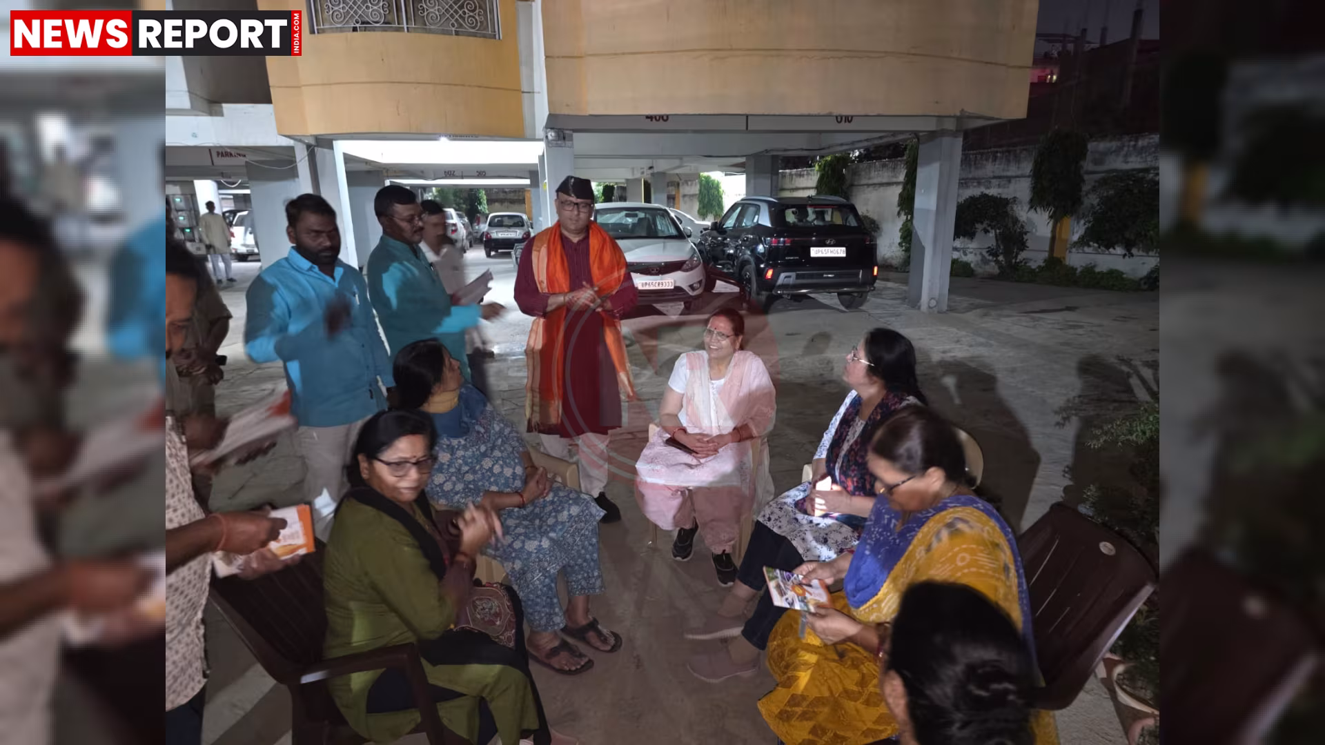 विधायक सौरभ श्रीवास्तव सुंदरपुर में नागरिकों से बातचीत करते हुए