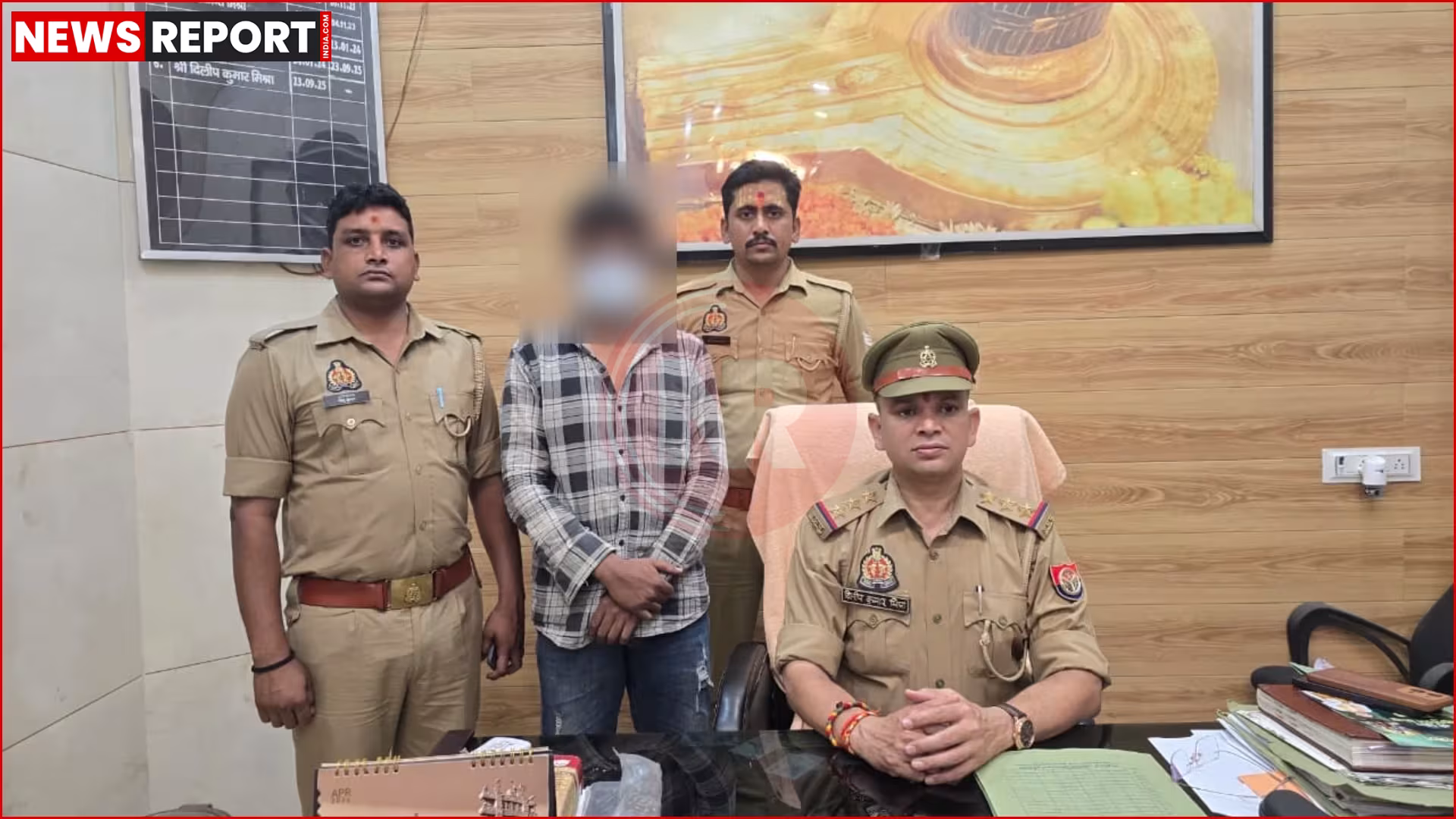 वाराणसी पुलिस द्वारा पॉक्सो आरोपी विकास यादव को गिरफ्तार करते हुए
