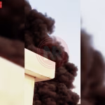 वाराणसी के भारत नगर में कबाड़ गोदाम में लगी भीषण आग का दृश्य