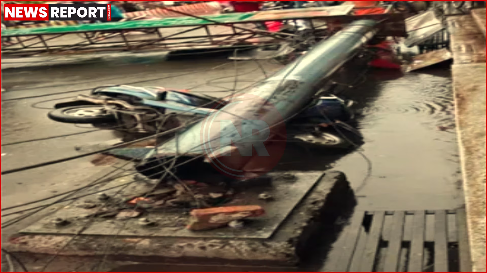 वाराणसी में आंधी-बारिश से गिरे पेड़ और अस्त-व्यस्त जनजीवन