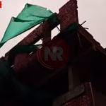 वाराणसी में आंधी-बारिश के बाद ढही दीवार और मलबे में दबे मजदूर