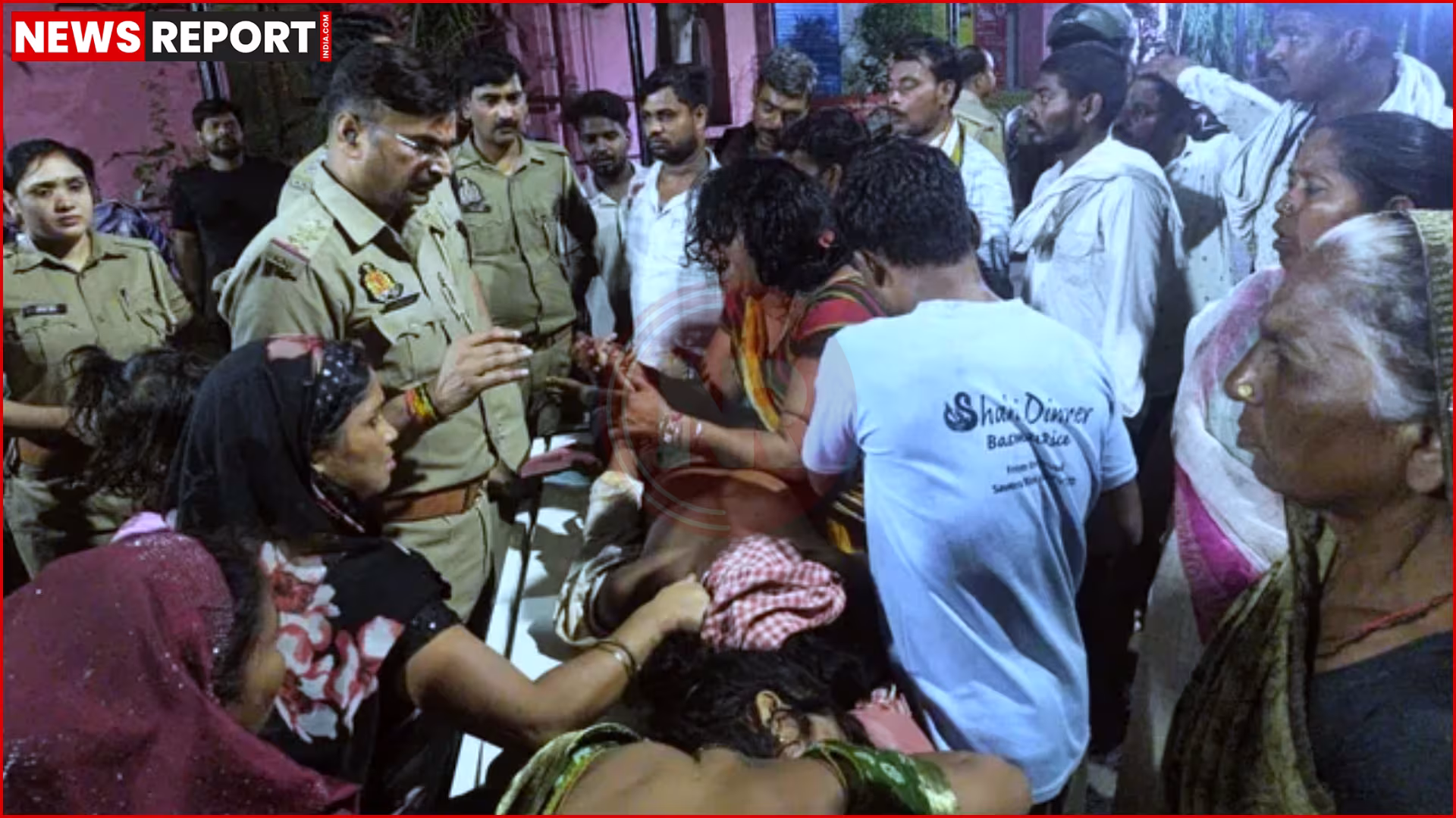 वाराणसी में ईंट से हमले के बाद घायल युवक की तस्वीर