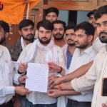बीएचयू इतिहास विभाग के बाहर प्रदर्शन करते छात्र
