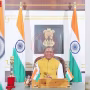 राज्यपाल लक्ष्मण प्रसाद आचार्य भगवान बुद्ध के शिष्यों के पवित्र अवशेषों के साथ मंगोलिया जाते हुए।