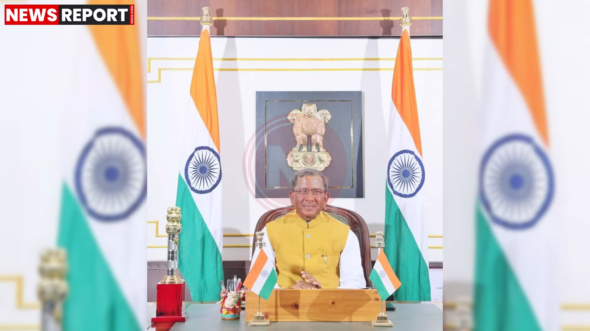 राज्यपाल लक्ष्मण प्रसाद आचार्य भगवान बुद्ध के शिष्यों के पवित्र अवशेषों के साथ मंगोलिया जाते हुए।