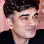 सीबीआई अधिकारी कोयला कारोबारी विनय राय को वाराणसी में गिरफ्तार कर ले जाते हुए।