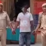 चकिया पुलिस द्वारा 50 हजार के इनामी गो तस्कर रंजीत को गिरफ्तार करते हुए