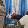 चंदौली में हमले में घायल सर्राफा कारोबारी सुजीत बिंद अस्पताल में इलाज कराते हुए
