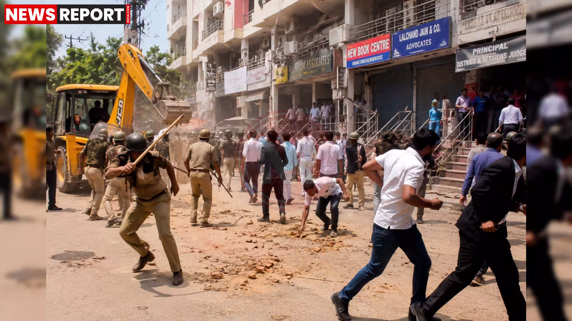 लखनऊ सिविल कोर्ट के बाहर बुलडोजर कार्रवाई के दौरान विरोध प्रदर्शन करते वकील और मौके पर मौजूद पुलिस बल।