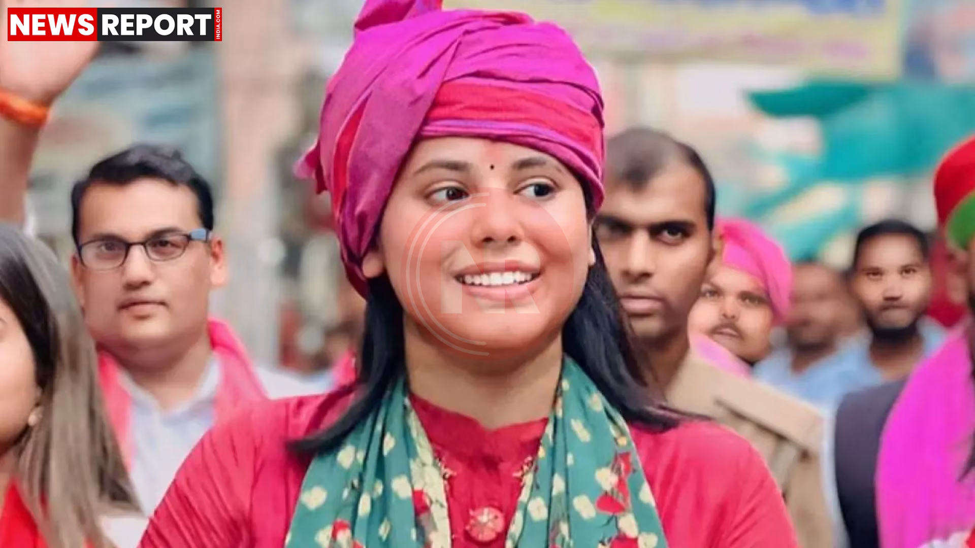 सांसद प्रिया सरोज की एआई-जनरेटेड विवादित फोटो मामले में पुलिस कार्रवाई दर्शाती तस्वीर।