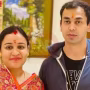 अखिलेश यादव और प्रतीक यादव की एक पुरानी तस्वीर जिसमें दोनों साथ दिख रहे हैं।