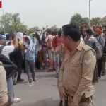 कानपुर में एसएससी जीडी पेपर लीक के विरोध में महाराजपुर हाईवे जाम करते नाराज छात्र और मौके पर पुलिस